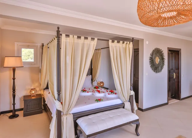 جناح فاخر بسرير كوين بإطلالة على البحر بشرفة، Hill House - Adults Only 2/2