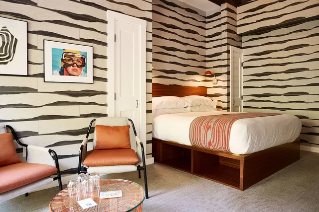 Summit, King Bed, Field Guide Lodge 1/4