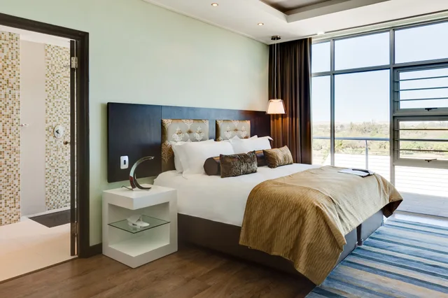 جناح تنفيذي بسرير كينج، The Oasis Hotel 1/3