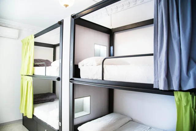 سكن مشترك مختلط بثمانية أسرّة وسريرين مزدوجين بحمام خاص، Hostel One Catedral 1/1