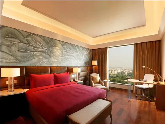جناح ديلوكس بسرير كينج، The Leela Ambience Convention Hotel Delhi 6/10