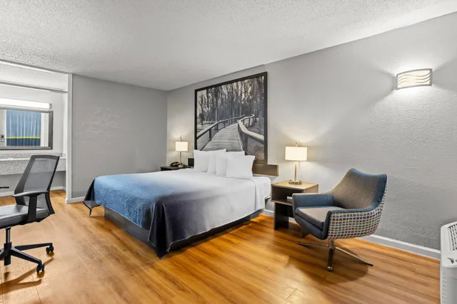 غرفة بسرير كينج، Super 8 by Wyndham Hardeeville/Savannah North 3/6