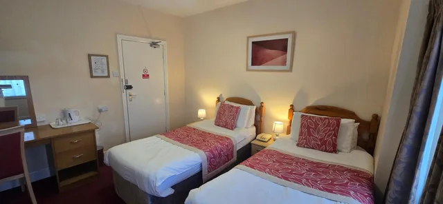 Standard, Twin Beds, Chesterhouse 2/2