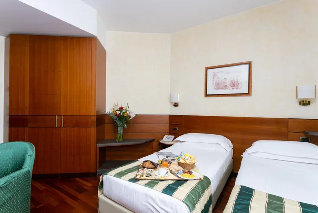Connecting, Family, Multiple Beds، Hotel Mirage Sure Hotel Collection By Best Western 4/8