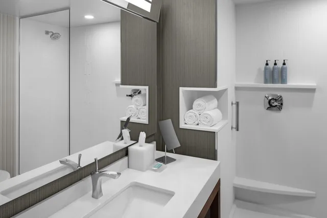 Room, King Bed, Inland View, Sofa، Courtyard by Marriott Titusville Kennedy Space Center 4/4