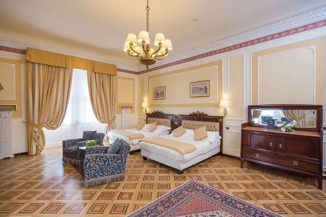 Junior Suite, Twin Beds, Bristol Palace 2/9