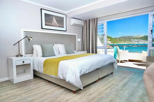 غرفة قياسية بسريرين منفصلين بشرفة، Simon's Town Quayside Hotel 3/7