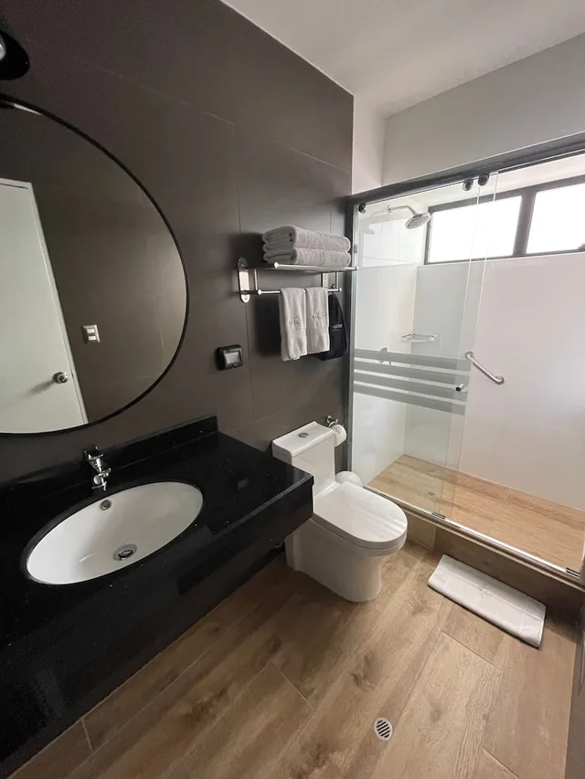 غرفة ثلاثية بثلاثة أسرّة، Habitat Hotel 4/4