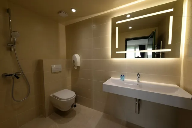 جناح عائلي بسريرين منفصلين بشرفة، Park Hotel Raya Garden 3/3