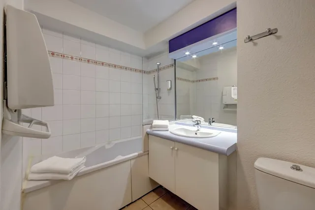استوديو سوبيريور بسرير مزدوج بشرفة، Comfort Aparthotel Divonne L Oree du Parc 6/7