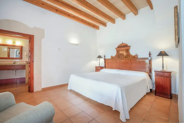 Suite, 1 Double and 1 Single Bed, Terrace, Finca Son Roig 2/5
