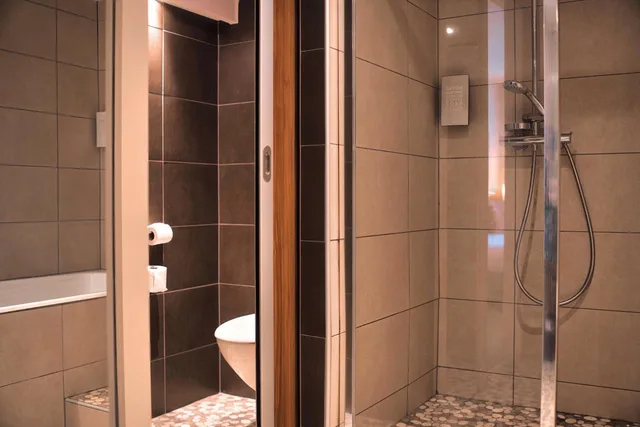 غرفة كومفورت بسرير كوين بغرفة نوم واحدة، Kyriad Prestige Mulhouse Basel 9/9