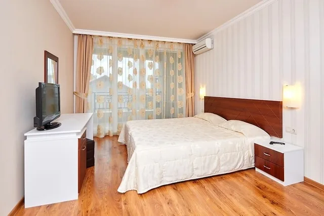 شقة كومفورت بسرير كينج بإطلالة على البحر بغرفة نوم واحدة مع أريكة، Penelope Palace Apart Hotel 3/5