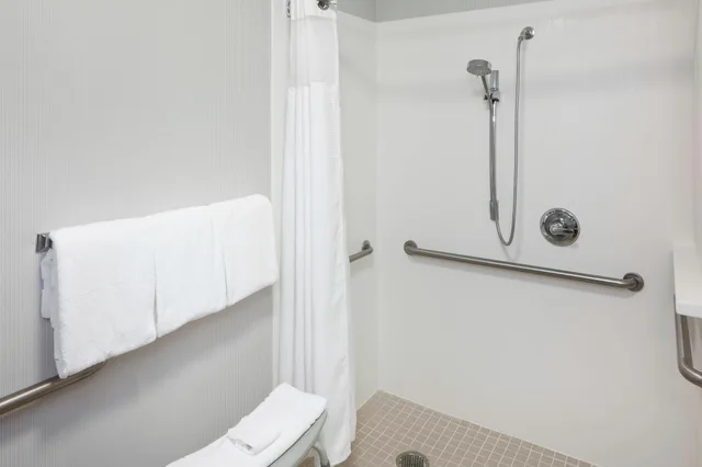 غرفة بسرير كينج، Courtyard Tuscaloosa By Marriott 3/3