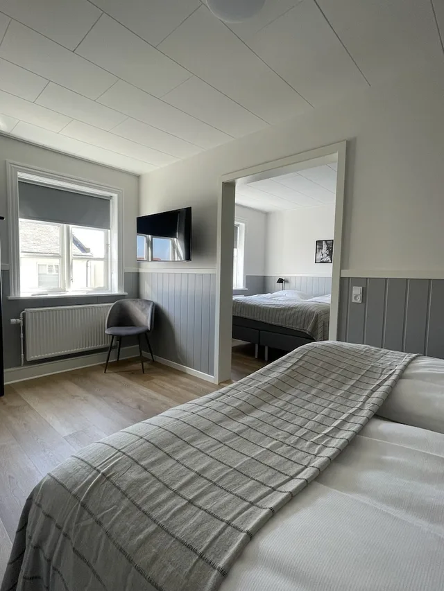 غرفة قياسية رباعية بسرير مزدوج مع أريكة، Herman Bang Bed And Breakfast 10/10