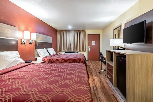 Standard, 2 Double Beds, Worthington Motor Lodge 2/4