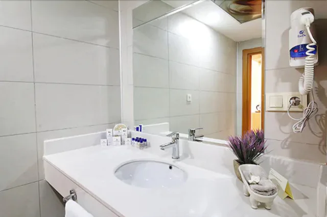 غرفة قياسية بسريرين منفصلين، Sarissa Hotel 3/4