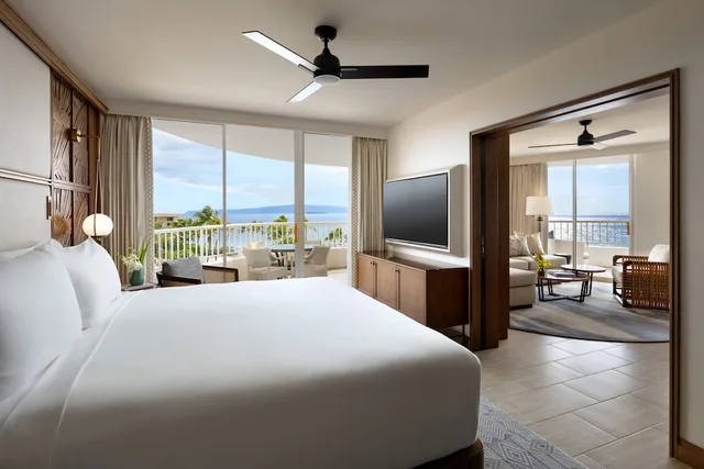 جناح ديلوكس بسرير كينج بإطلالة على البحر بغرفة نوم واحدة مع أريكة، Fairmont Kea Lani Maui 1/5