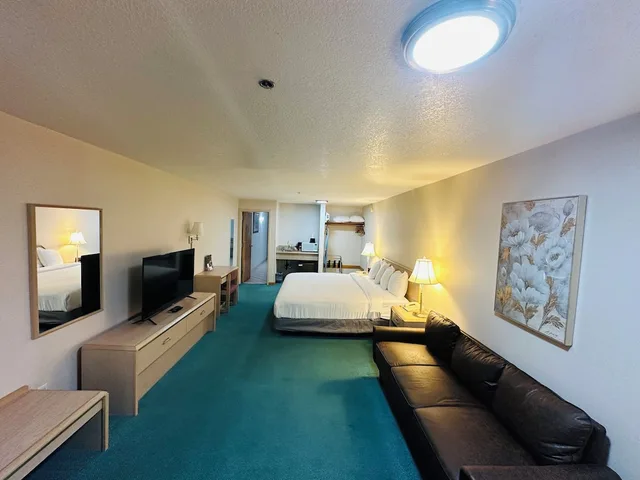 غرفة ديلوكس بسرير كينج بجاكوزي، Timberland Inn & Suites 6/10