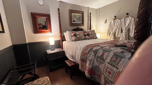 جناح حصري بسرير كينج وسرير كوين بإطلالة على النهر بشرفة مع أريكة، Phineas Swann Bed Breakfast 1/10
