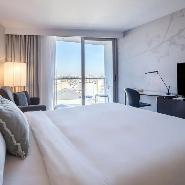 غرفة بريستيج بإطلالة على الحديقة بشرفة، Renaissance Paris Arc de Triomphe Hotel 3/10