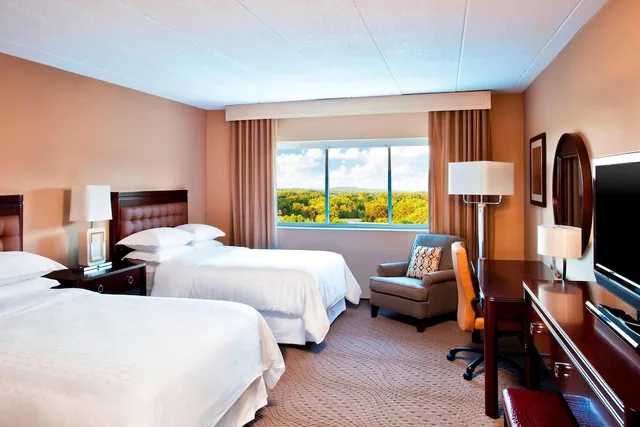 غرفة تقليدية بسريرين كوين، Sheraton Framingham Hotel Conference Center 5/10
