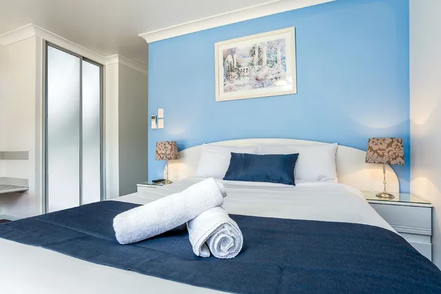 Superior, Queen Bed, Aspley Carsel Motor Inn 2/5