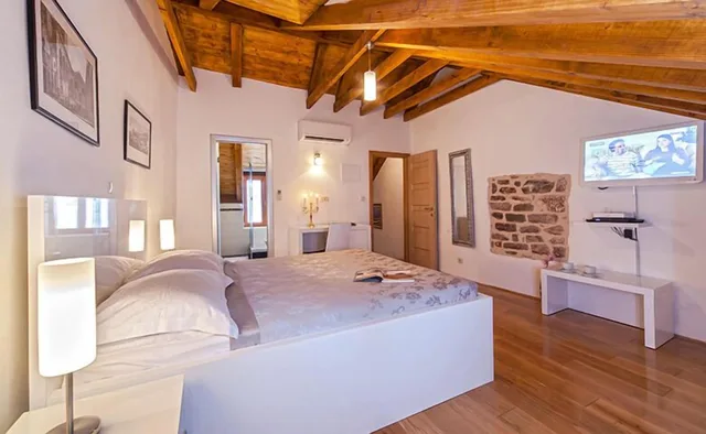 غرفة كومفورت بسرير كينج، Villa Split Heritage Hotel 1/8