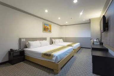 Room, 2 King Beds, Hallmark Hotel Leisure 1/1