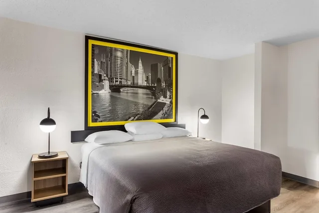 غرفة بسرير كينج لذوي الإعاقة، Super 8 By Wyndham Chicago IL 5/7