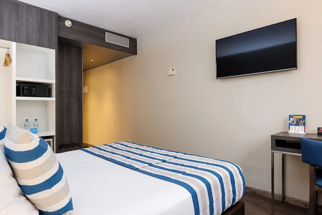 غرفة سوبيريور مفردة بسرير كوين، Hotel Ronda Lesseps 4/10