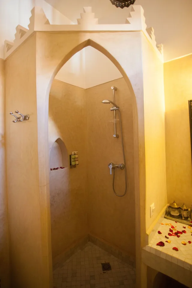 غرفة ديلوكس بسرير كوين بإطلالة على الفناء، Riad Melhoun Spa 10/10