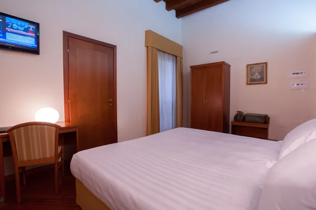 غرفة بسرير مزدوج لذوي الإعاقة، Hotel Flora 3/5