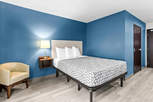 جناح بسرير كوين، WoodSpring Suites South Houston Hobby 2/4