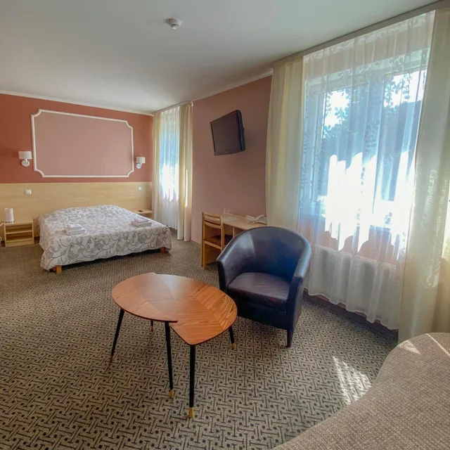 جناح جونيور، Best Hotel 1/6