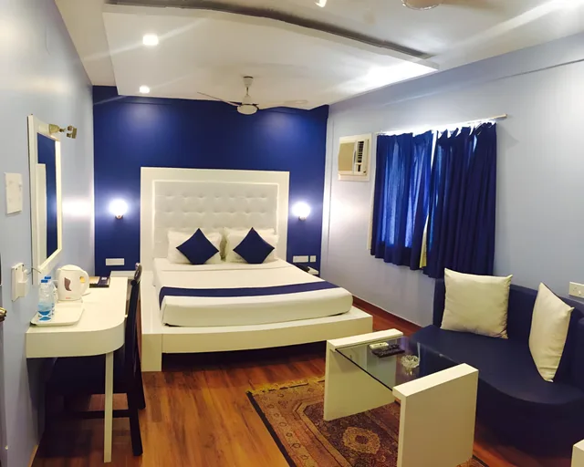 Super, Deluxe، Hotel Crestwood 1/1