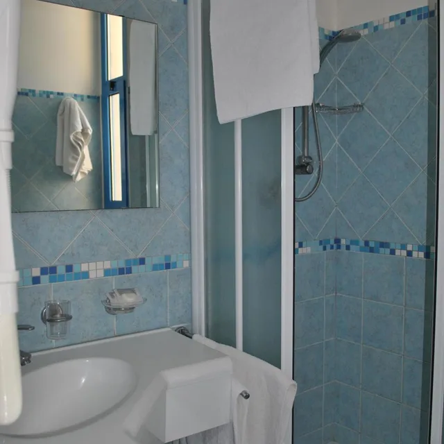 غرفة مفردة، Senior Hotel 4/5