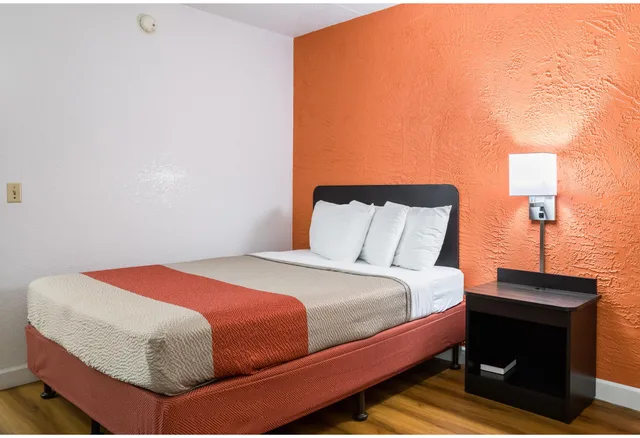 غرفة بسرير كوين، Motel6 Prospect Heights, IL 7/9