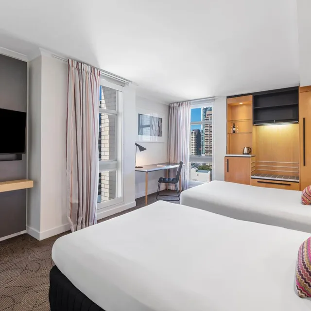 Room, Double Bed, Corner, Mercure Brisbane King George Square 2/5