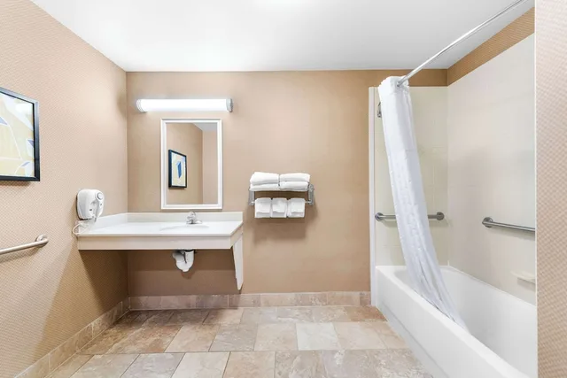 Room, King Bed, Accessible, Comfort Inn Harriman, TN 6/6