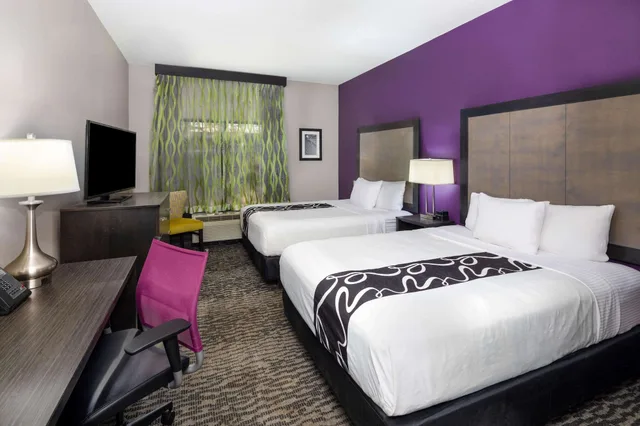 غرفة بسريرين كوين لذوي الإعاقة، La Quinta Inn and Suites by Wyndham Kennesaw 6/10