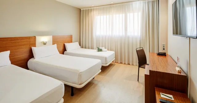 غرفة كلاسيكية ثلاثية بسريرين منفصلين، Sercotel Ciutat de Montcada 2/6