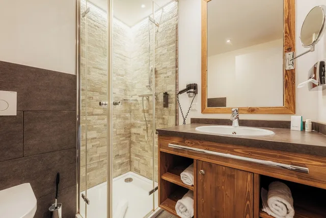 غرفة قياسية بسرير كوين، Torfhaus Harzresort 2/2