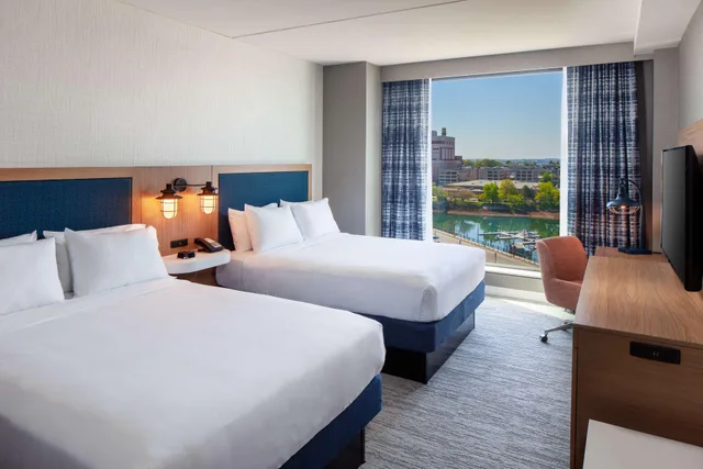 Room, Twin Beds, Queen Bed, Accessible, Hampton Inn Boston Seaport District 2/4