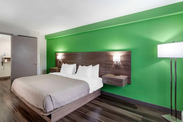 غرفة بسرير كينج لذوي الإعاقة، Quality Inn Ripley, WV 3/4