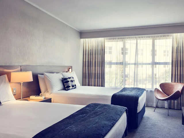 غرفة بسرير مزدوج بإطلالة على الحديقة، Movenpick Queenstown 1/3