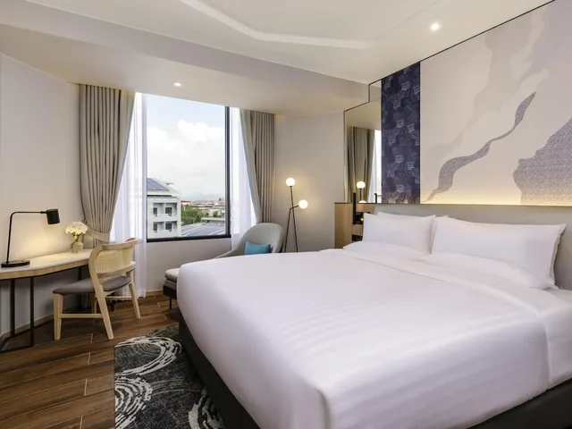 غرفة ديلوكس بسرير كينج بحوض استحمام مع دخول الصالة، Novotel Rayong Star Convention Centre 1/7