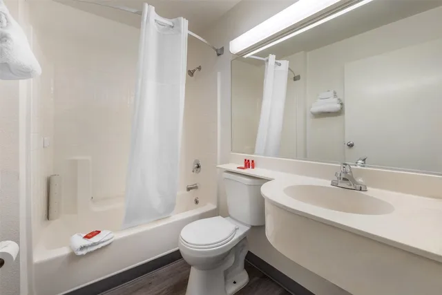 Standard, Queen Bed, Surestay By Best Western Sacramento South Natomas 6/7