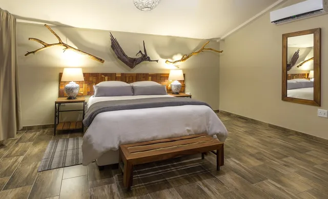 جناح جونيور بسرير كوين بمسبح خاص، Sossusvlei Lodge 1/2