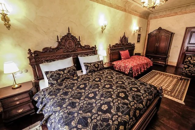 John Dee, Suite, 1 King and 1 Single Beds، Hotel Ebersbach 1/2